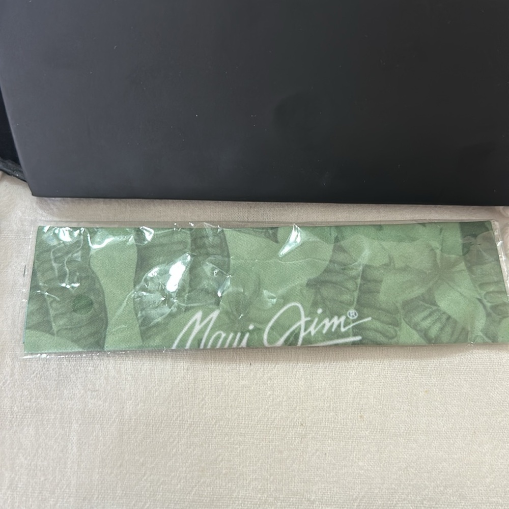 Maui Jim Relaxation Mode Sunglasses - Picture 6 of 7